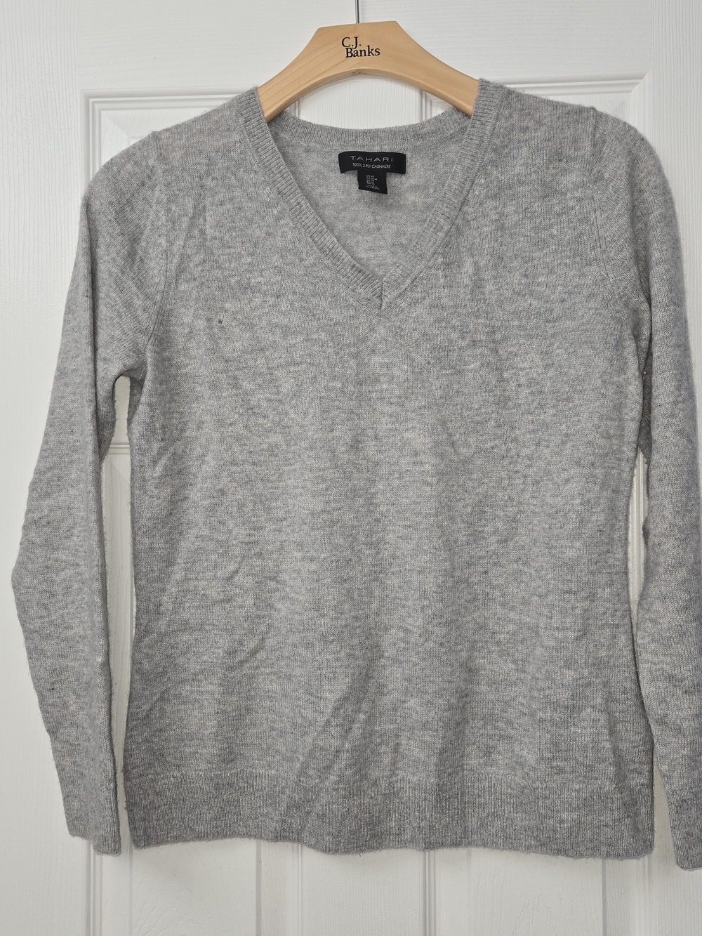 Tahari Grey 100% Cashmere V-Neck Sweater - Medium (As-Is / Small Flaw)